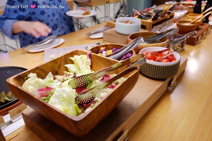 台中住宿推薦【紅點文旅】吸睛超長溜滑梯‧摩登風格飯店(周邊宵夜美食~惡魔雞排、陳正老牌牛乳大王) - yuki.tw