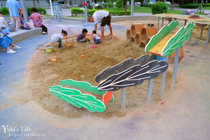 台北景點【舞蝶共融遊戲場特色公園】捷運親子景點×沙坑、草皮溜滑梯、攀爬網~昆蟲主題互動設施超好玩 - yuki.tw