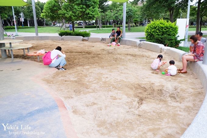 台北景點【舞蝶共融遊戲場特色公園】捷運親子景點×沙坑、草皮溜滑梯、攀爬網~昆蟲主題互動設施超好玩 - yuki.tw