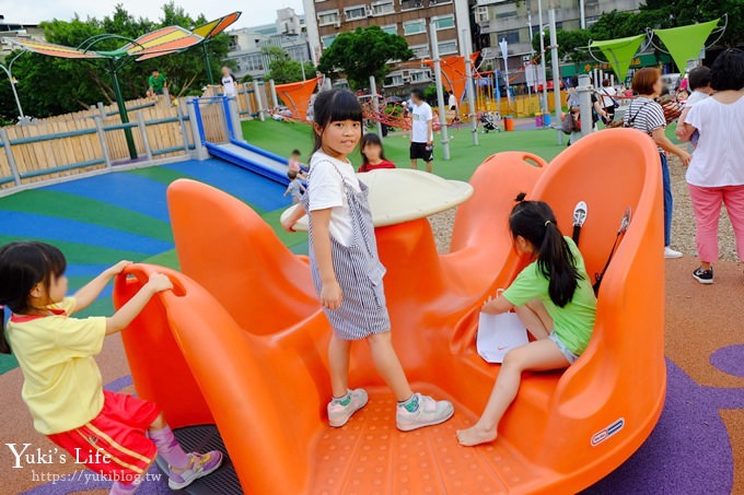 台北景點【舞蝶共融遊戲場特色公園】捷運親子景點×沙坑、草皮溜滑梯、攀爬網~昆蟲主題互動設施超好玩 - yuki.tw