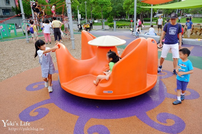 台北景點【舞蝶共融遊戲場特色公園】捷運親子景點×沙坑、草皮溜滑梯、攀爬網~昆蟲主題互動設施超好玩 - yuki.tw