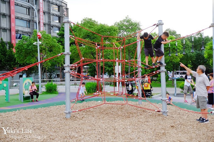 台北景點【舞蝶共融遊戲場特色公園】捷運親子景點×沙坑、草皮溜滑梯、攀爬網~昆蟲主題互動設施超好玩 - yuki.tw