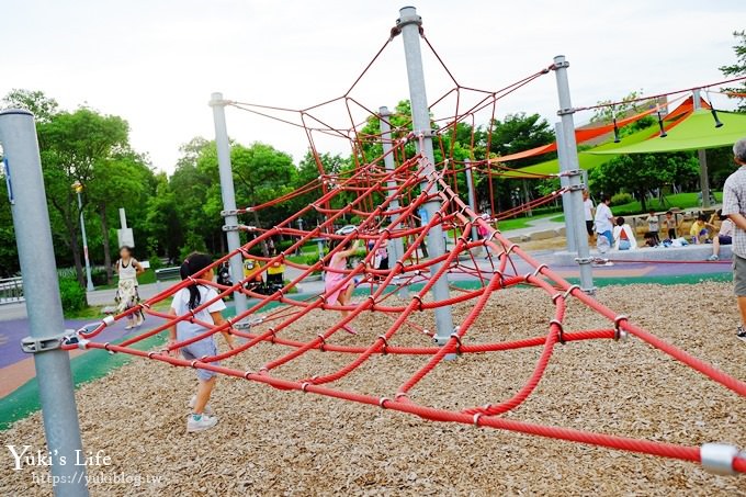 台北景點【舞蝶共融遊戲場特色公園】捷運親子景點×沙坑、草皮溜滑梯、攀爬網~昆蟲主題互動設施超好玩 - yuki.tw