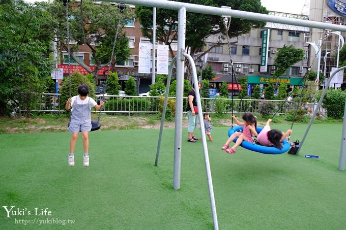 台北景點【舞蝶共融遊戲場特色公園】捷運親子景點×沙坑、草皮溜滑梯、攀爬網~昆蟲主題互動設施超好玩 - yuki.tw