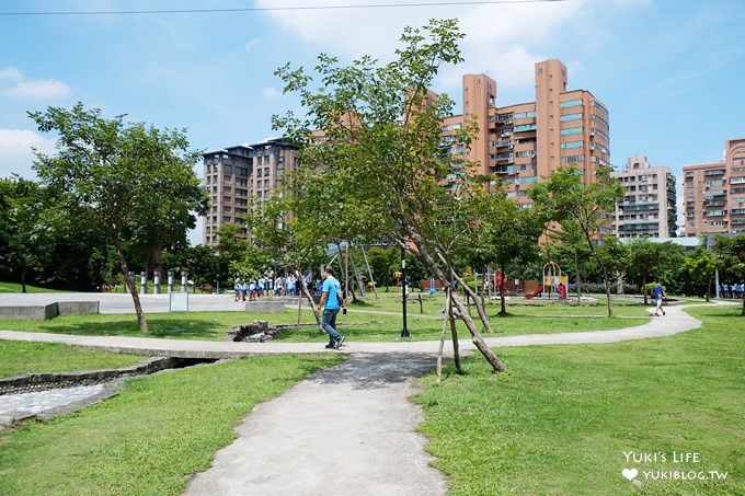 新北中和免費親子景點【錦和運動公園】超長溜滑梯×兒童遊樂區×運動野餐好去處 - yuki.tw