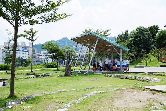 新北中和免費親子景點【錦和運動公園】超長溜滑梯×兒童遊樂區×運動野餐好去處 - yuki.tw