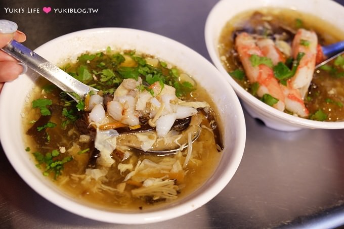 宜蘭小吃美食【羅東夜市】阿貴伯黑糖花生捲加冰淇淋&林肯焗烤香腸&知味沙茶魷魚&魷魚王魚翅蟹肉羹 - yuki.tw