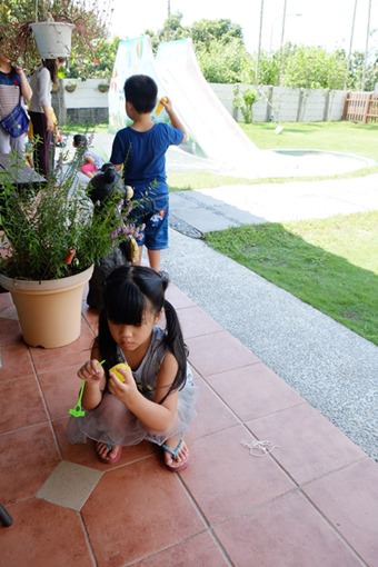 嘉義親子餐廳/親子景點【德蘭日式庭園簡餐】天主教堂幼兒園改建×童趣大象磨石子溜滑梯草皮沙坑(也有室內外遊戲區) - yuki.tw