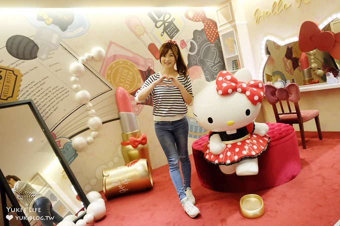 三井outlet【Hello Kitty Red Carpet美式餐廳】夢幻Kitty樂園拍照去×雨天室內景點!〈機場捷運林口站A9美食〉 - yuki.tw