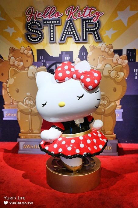 三井outlet【Hello Kitty Red Carpet美式餐廳】夢幻Kitty樂園拍照去×雨天室內景點!〈機場捷運林口站A9美食〉 - yuki.tw