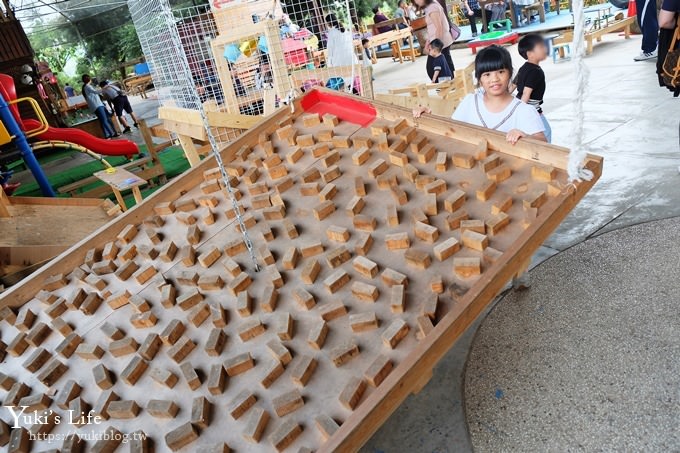 台中景點【公老坪親子餐廳】景觀親子景點、小型動物園、手作遊具隨你玩 - yuki.tw