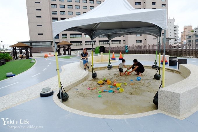 台南親子飯店【COZZI和逸飯店】電動跑車×小火車↬孩子最愛、XBOX遊戲主題客房(有影片哦!) - yuki.tw