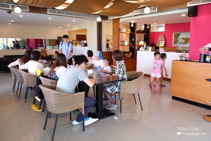 淡水玻璃屋景觀餐廳【日光行館】草皮上溜滑梯玩沙池親子餐廳(夏季加碼玩水大戰/淡水一日遊景點) - yuki.tw