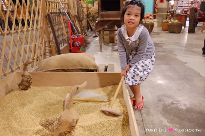 南投景點【寶島時代村】可低消費用餐推薦買黑豆純釀造西螺瑞春醬油、下雨天好拍照備案 - yuki.tw