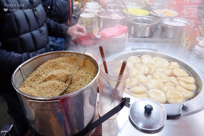 五十年懷念古早味【筒蕭魯麻糬】燒麻糬香甜有彈性、紅豆湯也好古早味@博愛街夜市樹林美食 - yuki.tw