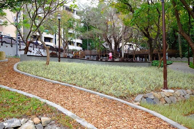 台北免費親子景點【天母東和公園】木屑鋪面兩層樓旋轉溜滑梯×湯姆歷險記森林遊樂場～假日森呼吸！ - yuki.tw