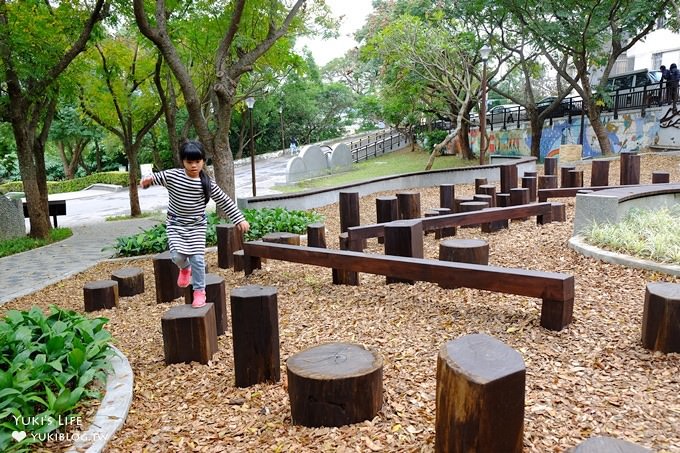 台北免費親子景點【天母東和公園】木屑鋪面兩層樓旋轉溜滑梯×湯姆歷險記森林遊樂場～假日森呼吸！ - yuki.tw