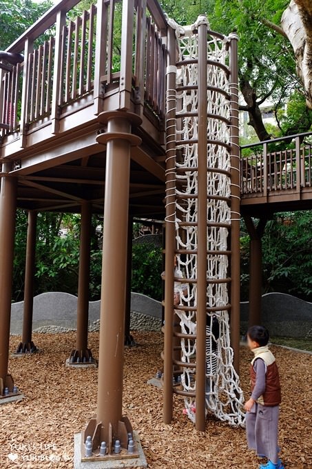 台北免費親子景點【天母東和公園】木屑鋪面兩層樓旋轉溜滑梯×湯姆歷險記森林遊樂場～假日森呼吸！ - yuki.tw