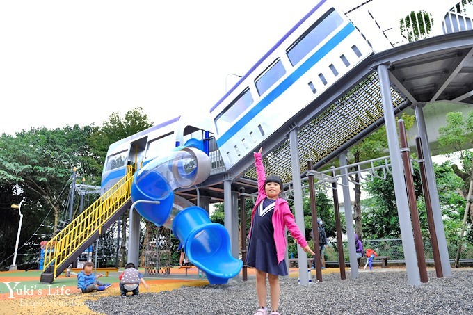 新北特色公園【林口樂活公園】捷運主題遊戲場×快速滑梯、高塔爬網、便利商店小老闆~等著大家來玩 - yuki.tw