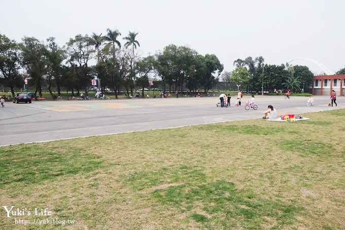 新北景點【板橋435藝文特區】免費親子景點旅遊趣×大草皮野餐玩沙遊戲場！(IG拍照景點) - yuki.tw