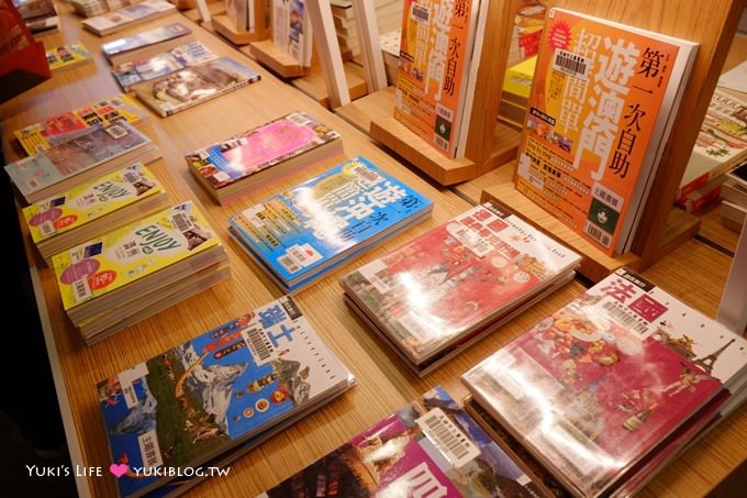 高雄景點【高雄市立圖書館總館】超熱門上網地點、穿透性最高、書與樹的明亮中庭綠建築圖書館 - yuki.tw