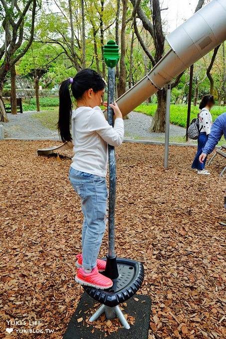 台北景點【天和公園】免費親子景點×森林木屑鋪面挑戰型溜滑梯遊戲場×300年歷史番仔圳 - yuki.tw