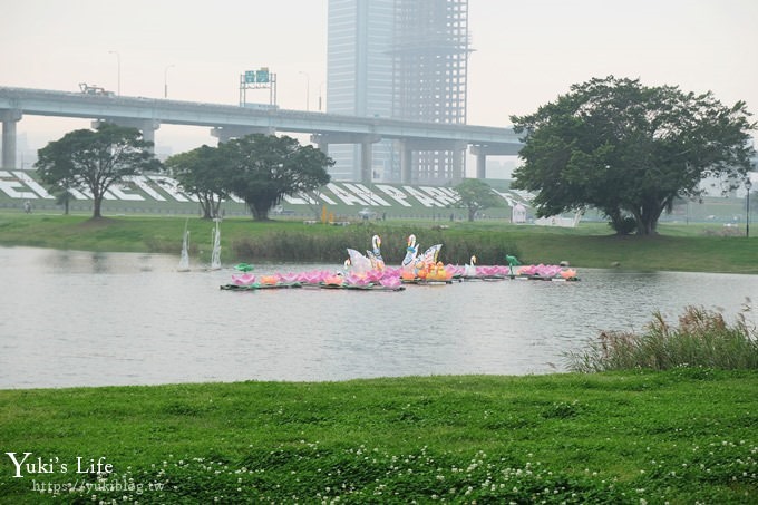 2018新北燈會 旺來福來花燈資訊》巨型限量扭蛋×大台北都會公園草皮親子野餐去(三重捷運站) - yuki.tw