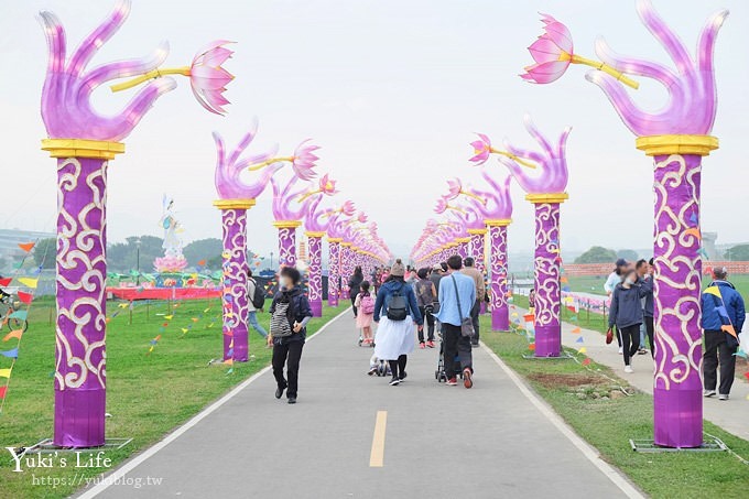 2018新北燈會 旺來福來花燈資訊》巨型限量扭蛋×大台北都會公園草皮親子野餐去(三重捷運站) - yuki.tw