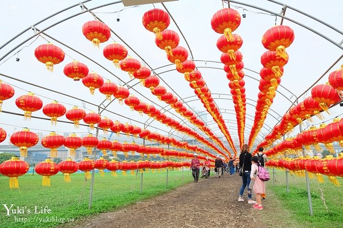 2018新北燈會 旺來福來花燈資訊》巨型限量扭蛋×大台北都會公園草皮親子野餐去(三重捷運站) - yuki.tw