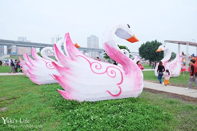 2018新北燈會 旺來福來花燈資訊》巨型限量扭蛋×大台北都會公園草皮親子野餐去(三重捷運站) - yuki.tw