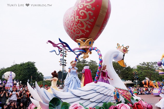 香港自由行┃香港迪士尼樂園III‧雪亮聖誕(真的下雪了)、迪士尼飛天巡遊行、星夢奇緣煙火表演~三大夢幻華麗的回憶! - yuki.tw