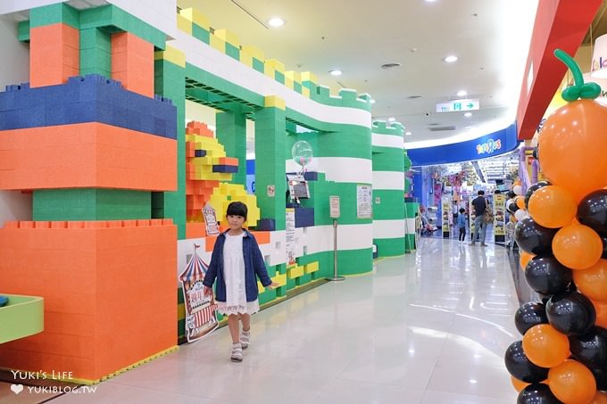 新北親子景點【KID'S夢想城主題館】中和環球百貨積木建築樂園×球池、沙池、車車都有!(室內景點平日不限時) - yuki.tw