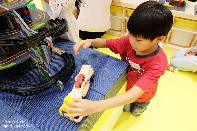 新北親子景點【KID'S夢想城主題館】中和環球百貨積木建築樂園×球池、沙池、車車都有!(室內景點平日不限時) - yuki.tw