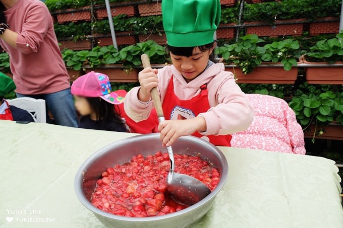 台北親子景點【內湖草莓園49號】草莓果醬雞蛋仔DIY×免淋雨採草莓～假日約會好去處！ - yuki.tw