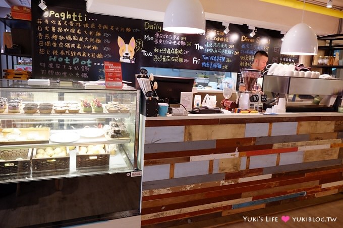 台北美食【圖比咖啡Tutti Cafe(敦北店)】可愛店狗柯基坐檯及彩繪甜點盤、咖啡 @中山國中站 - yuki.tw