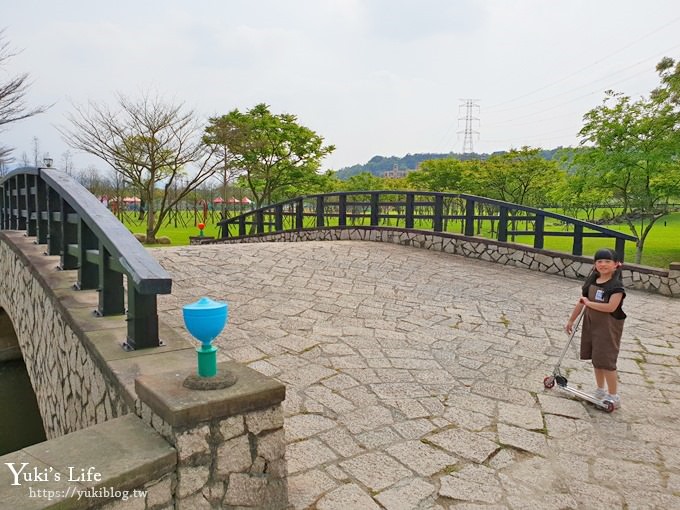 免費桃園景點【大溪河濱公園】落羽松季節必訪×LOVE場景×兒童遊戲場～親子假日野餐騎腳踏車好去處！ - yuki.tw