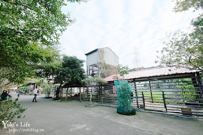 【台灣山豬城】用餐還能逛小型動物園，適合家人來用餐～有停車場、ＣＰ值高 - yuki.tw