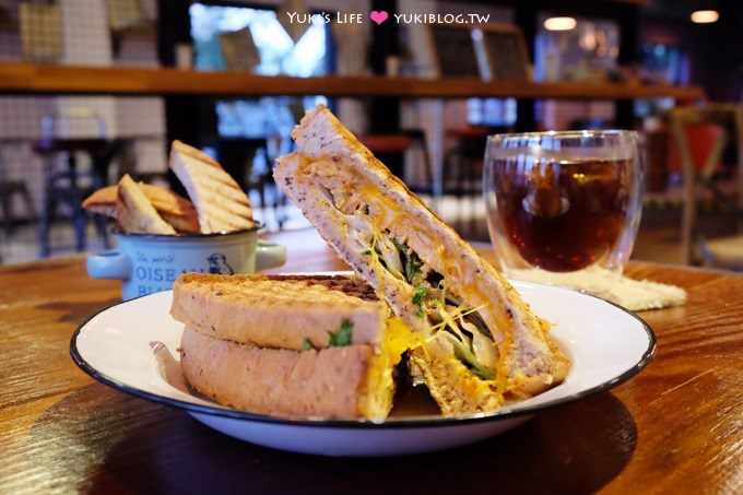 宜蘭【CAFÉ SLOW TRAIN 小火車咖啡館】幾米公園旁老倉庫特色餐廳@宜蘭火車站 - yuki.tw