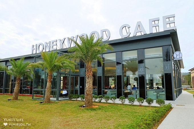 桃園平鎮景觀餐廳【HoneyWoodCafe】超大花牆×浪漫教堂LOVE拍照景點×大草皮親子好去處(晶麒莊園咖啡館) - yuki.tw