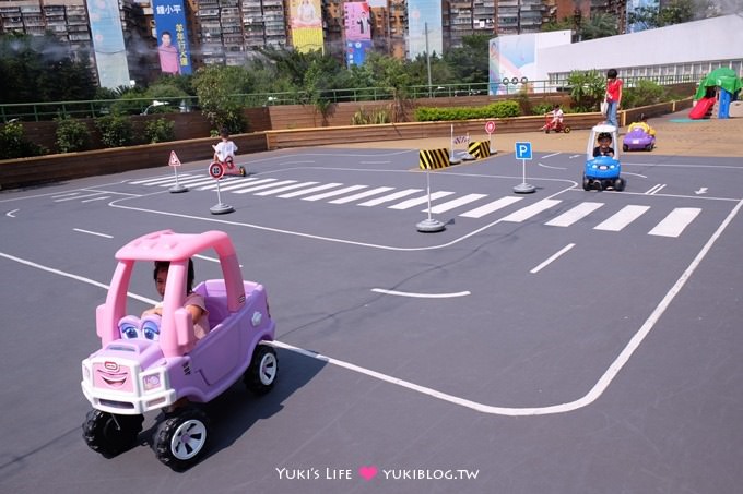 台北景點【萬華親子館】大空間免費玩三小時！戶外開車、樂高積木、廚房組扮家家酒都有! - yuki.tw