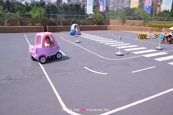 台北景點【萬華親子館】大空間免費玩三小時！戶外開車、樂高積木、廚房組扮家家酒都有! - yuki.tw