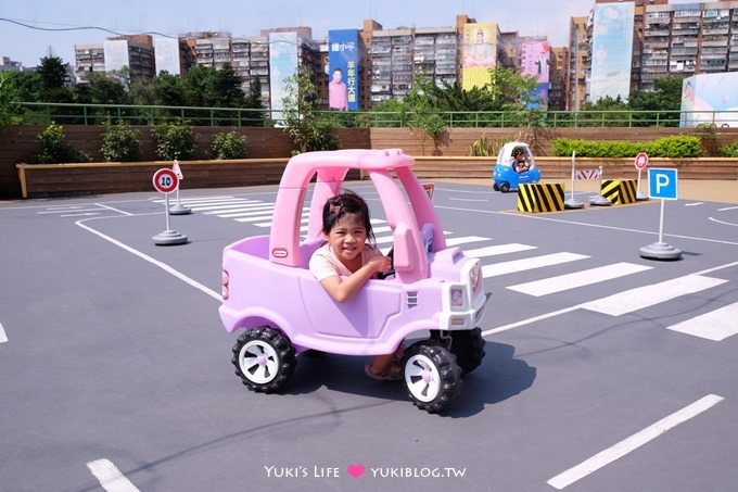 台北景點【萬華親子館】大空間免費玩三小時！戶外開車、樂高積木、廚房組扮家家酒都有! - yuki.tw