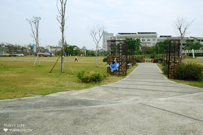 桃園中壢免費親子景點【老街溪河川教育中心/新勢公園】時光隧道溜滑梯×生態教育館×踏青野餐好去處 - yuki.tw