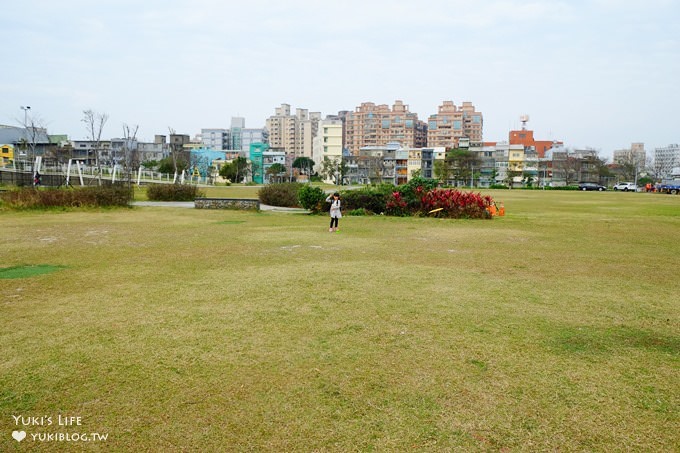 桃園中壢免費親子景點【老街溪河川教育中心/新勢公園】時光隧道溜滑梯×生態教育館×踏青野餐好去處 - yuki.tw