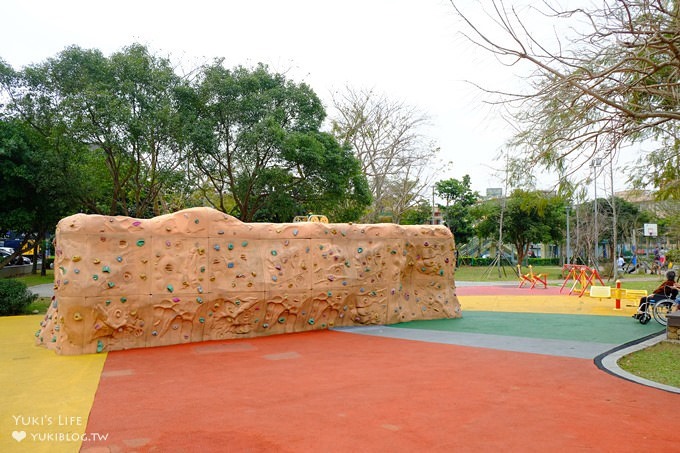 桃園中壢免費親子景點【老街溪河川教育中心/新勢公園】時光隧道溜滑梯×生態教育館×踏青野餐好去處 - yuki.tw