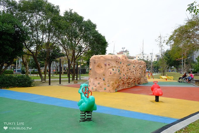 桃園中壢免費親子景點【老街溪河川教育中心/新勢公園】時光隧道溜滑梯×生態教育館×踏青野餐好去處 - yuki.tw