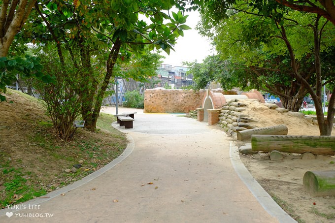 桃園中壢免費親子景點【老街溪河川教育中心/新勢公園】時光隧道溜滑梯×生態教育館×踏青野餐好去處 - yuki.tw