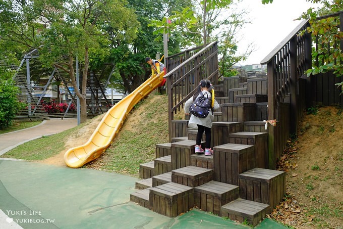 桃園中壢免費親子景點【老街溪河川教育中心/新勢公園】時光隧道溜滑梯×生態教育館×踏青野餐好去處 - yuki.tw