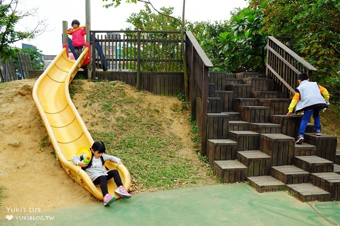 桃園中壢免費親子景點【老街溪河川教育中心/新勢公園】時光隧道溜滑梯×生態教育館×踏青野餐好去處 - yuki.tw