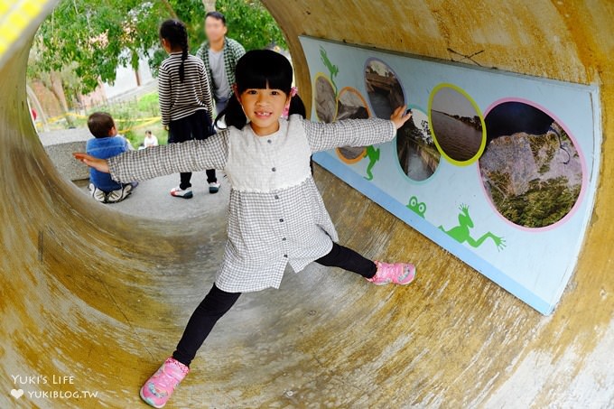 桃園中壢免費親子景點【老街溪河川教育中心/新勢公園】時光隧道溜滑梯×生態教育館×踏青野餐好去處 - yuki.tw